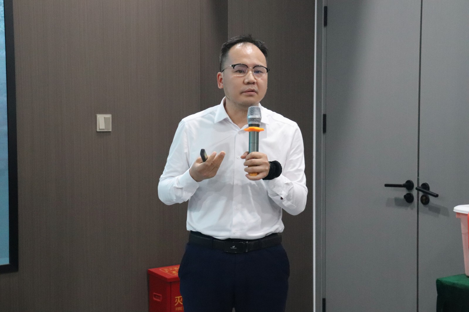 retouch_2025082715434675.jpg retouch_2025082715434675.jpg